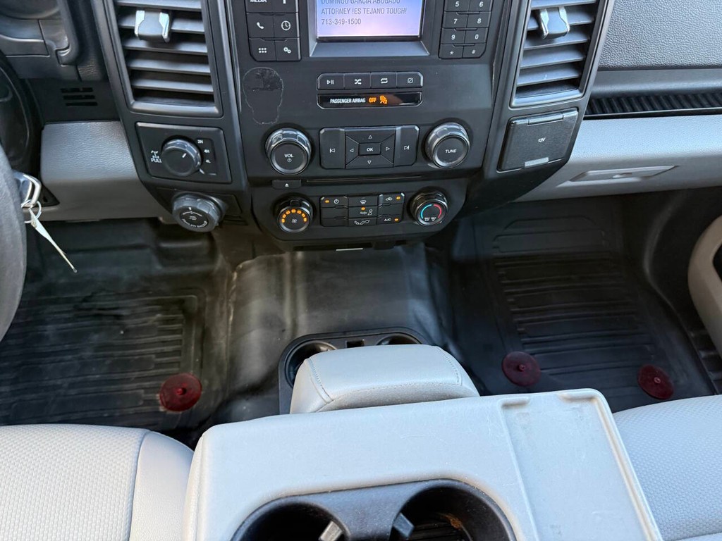 Ford F-150 Vehicle Full-screen Gallery Image 29