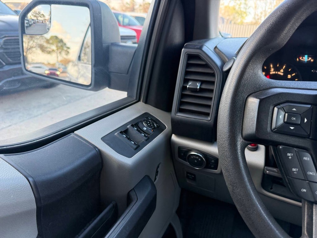 Ford F-150 Vehicle Full-screen Gallery Image 30