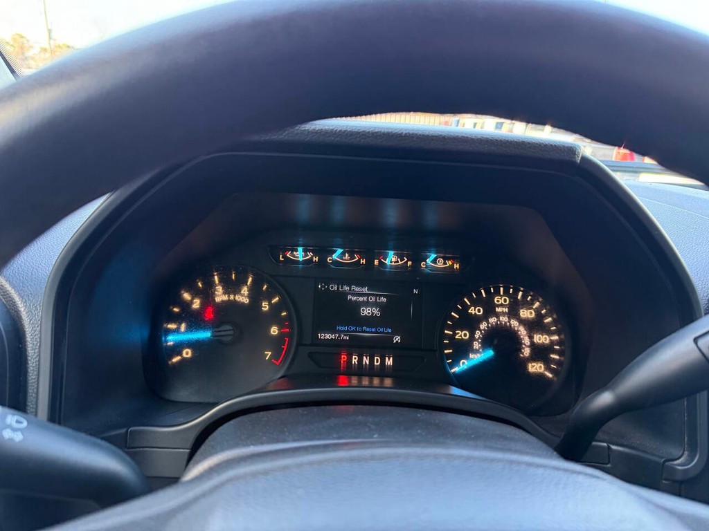 Ford F-150 Vehicle Full-screen Gallery Image 31