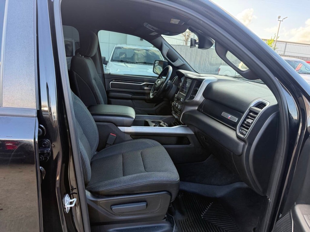 Ram 1500 Vehicle Full-screen Gallery Image 10