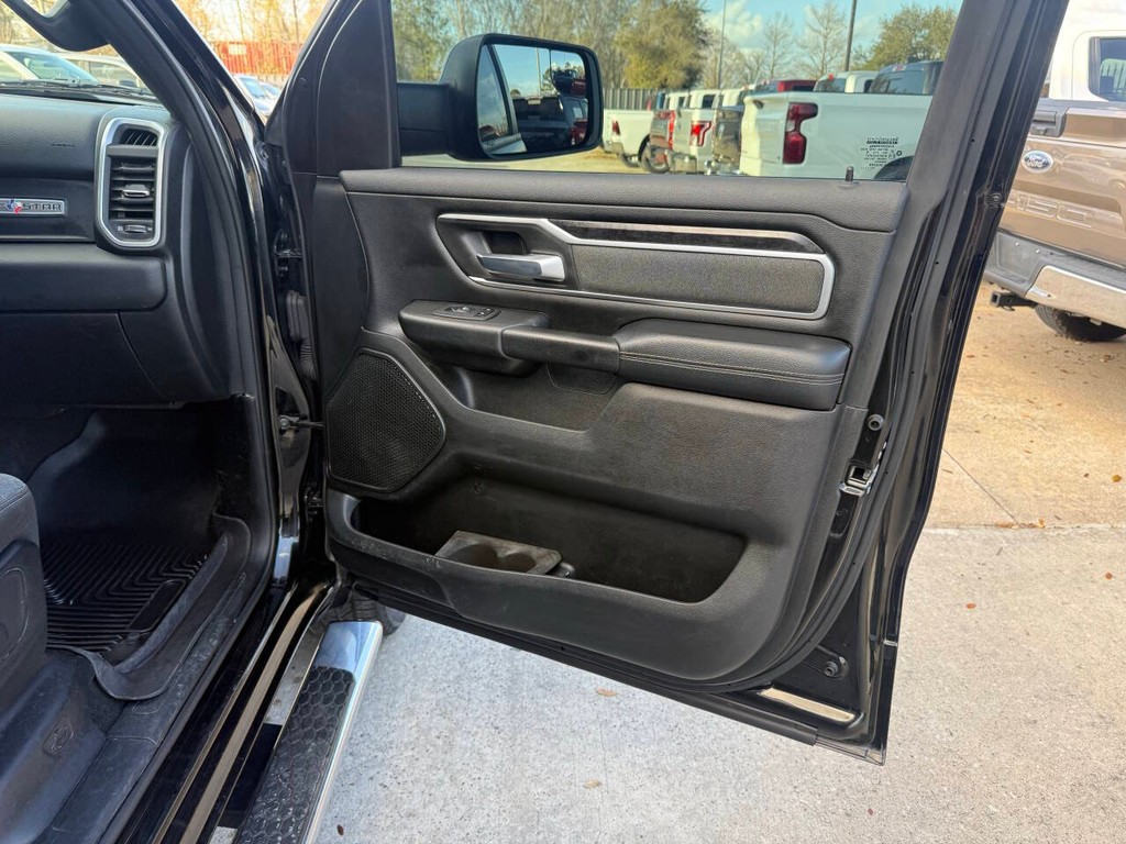 Ram 1500 Vehicle Full-screen Gallery Image 11