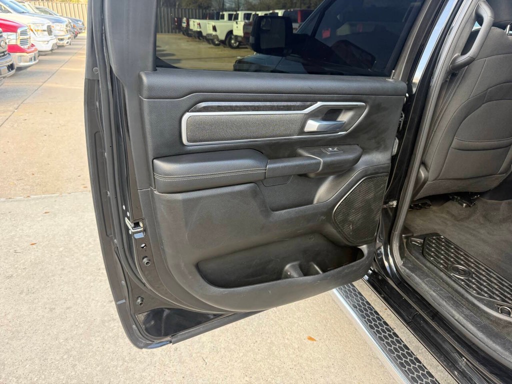 Ram 1500 Vehicle Full-screen Gallery Image 14