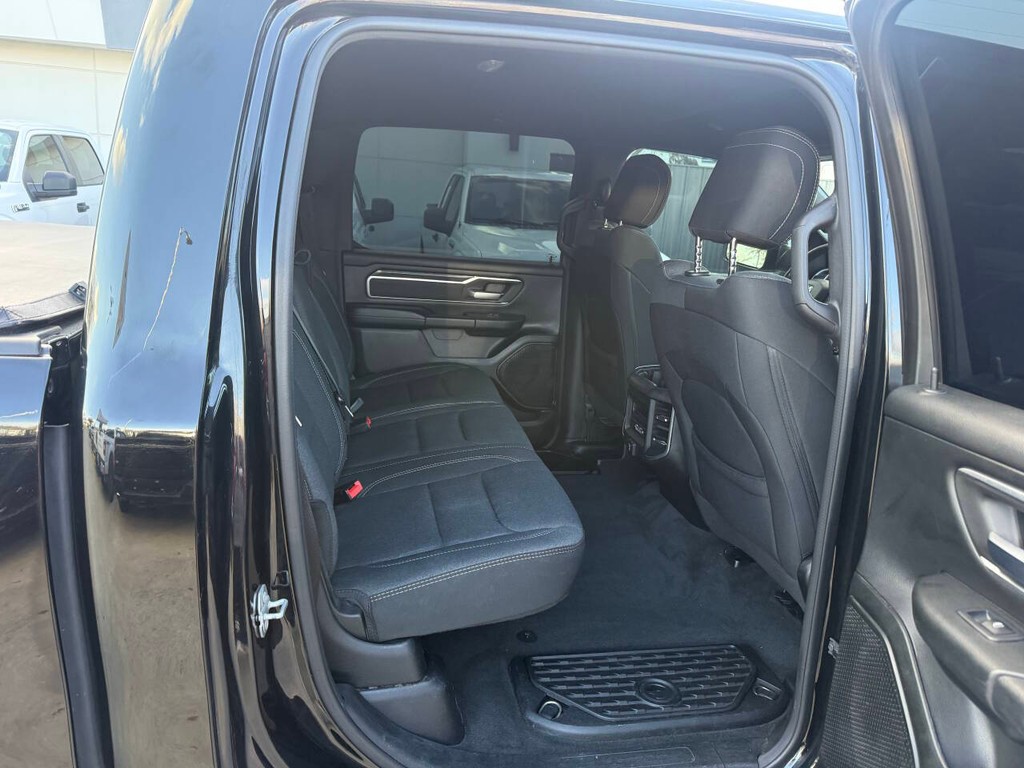 Ram 1500 Vehicle Full-screen Gallery Image 15