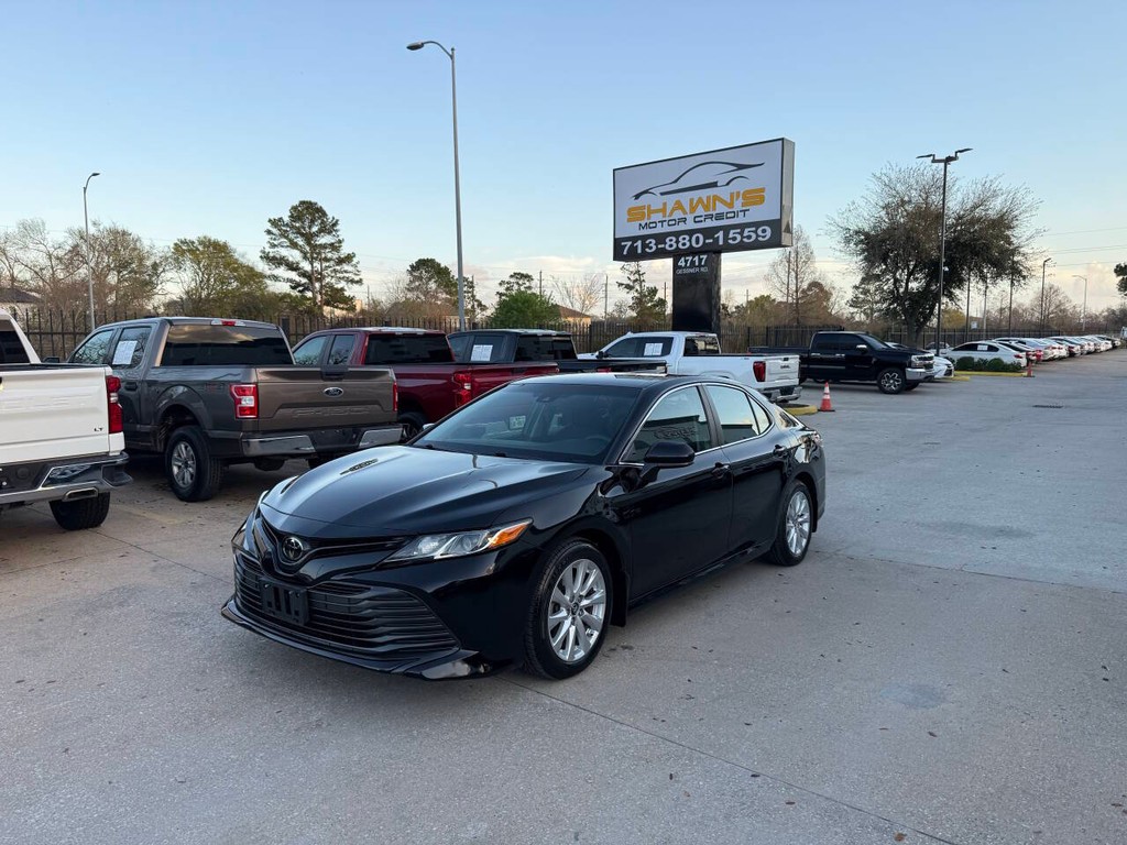 Toyota Camry Vehicle Full-screen Gallery Image 03