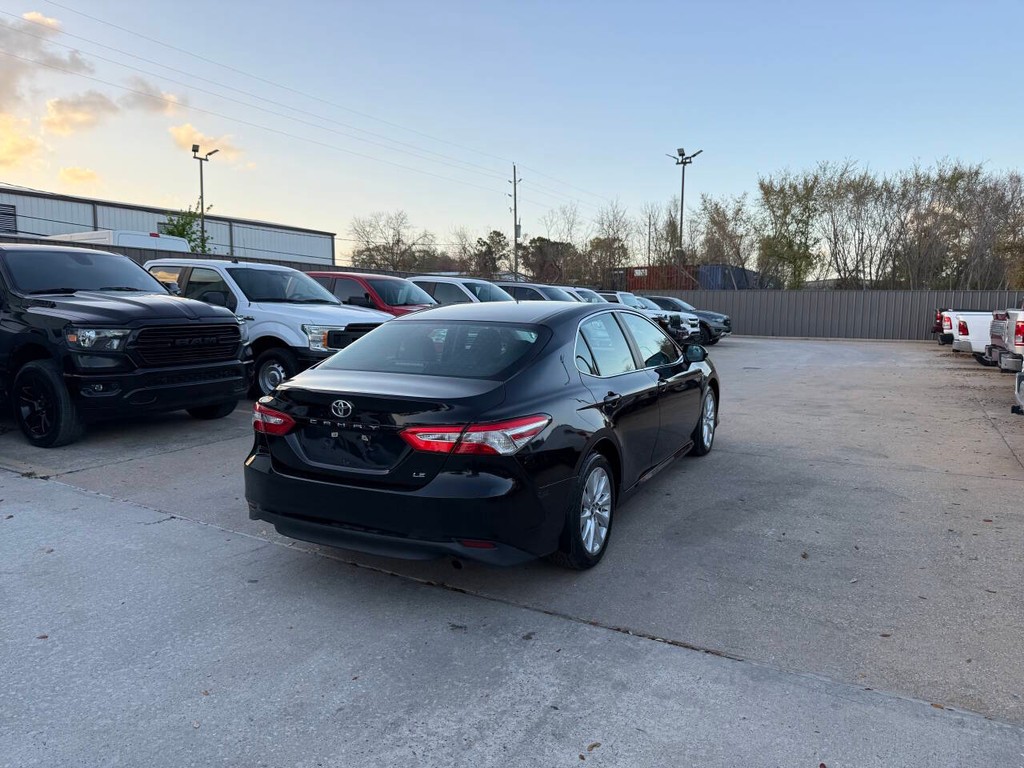 Toyota Camry Vehicle Full-screen Gallery Image 05