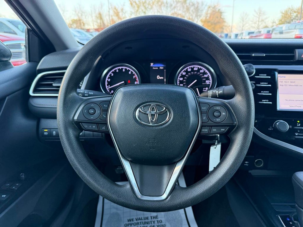 Toyota Camry Vehicle Full-screen Gallery Image 22