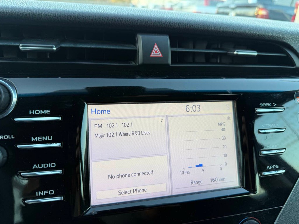 Toyota Camry Vehicle Full-screen Gallery Image 25