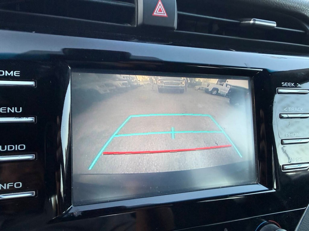 Toyota Camry Vehicle Full-screen Gallery Image 26