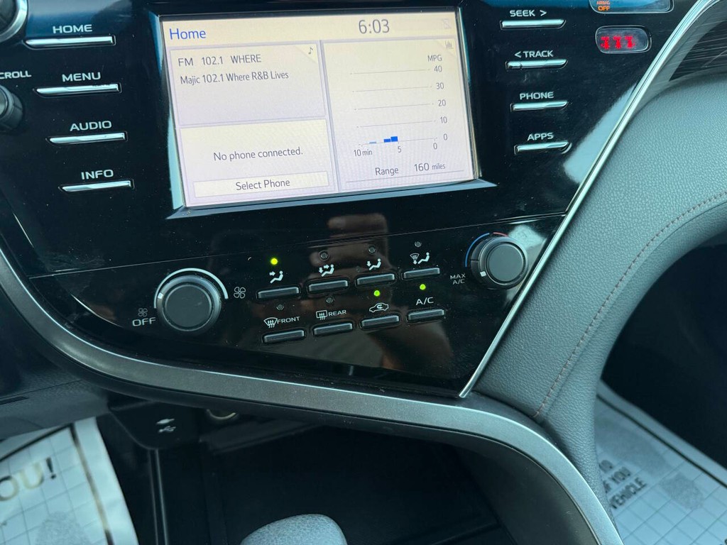 Toyota Camry Vehicle Full-screen Gallery Image 27