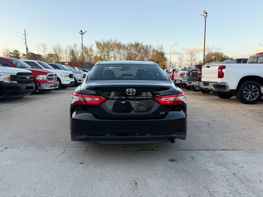 Toyota Camry Vehicle Full-screen Gallery Image 36