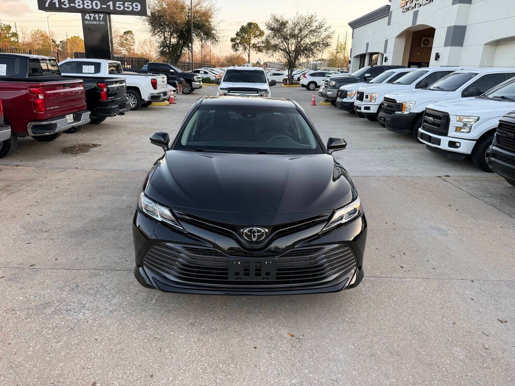 Toyota Camry Vehicle Full-screen Gallery Image 37