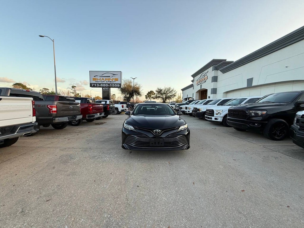 Toyota Camry Vehicle Full-screen Gallery Image 39