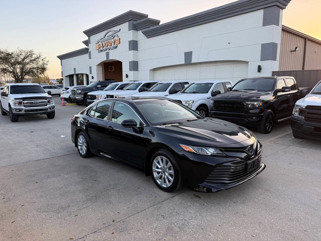 Toyota Camry Vehicle Full-screen Gallery Image 40