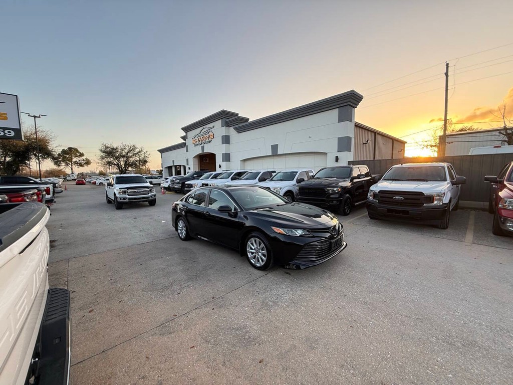 Toyota Camry Vehicle Full-screen Gallery Image 42