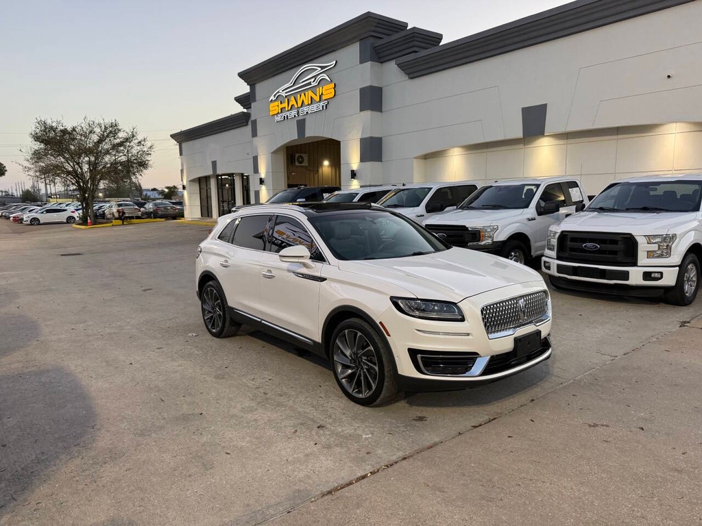 Lincoln Nautilus Vehicle Full-screen Gallery Image 02