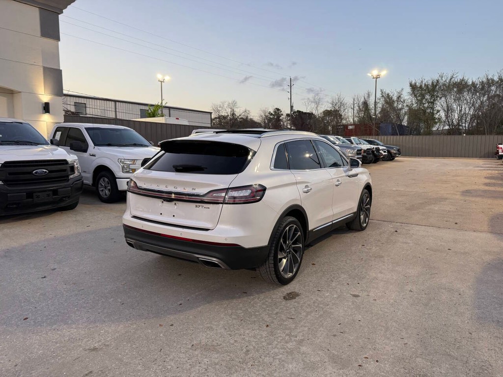 Lincoln Nautilus Vehicle Full-screen Gallery Image 05