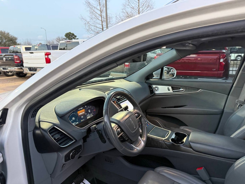 Lincoln Nautilus Vehicle Full-screen Gallery Image 06