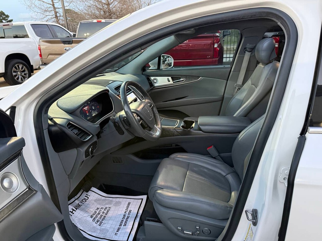 Lincoln Nautilus Vehicle Full-screen Gallery Image 07