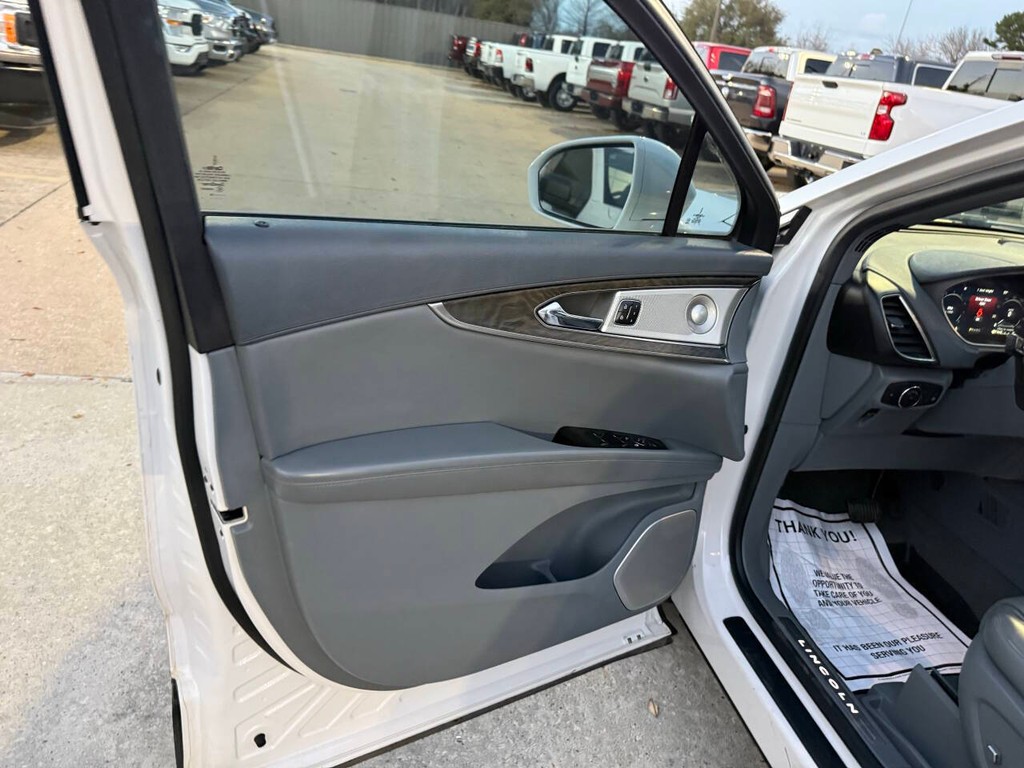 Lincoln Nautilus Vehicle Full-screen Gallery Image 08