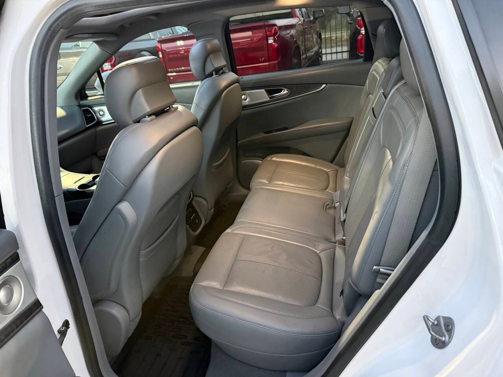 Lincoln Nautilus Vehicle Full-screen Gallery Image 13