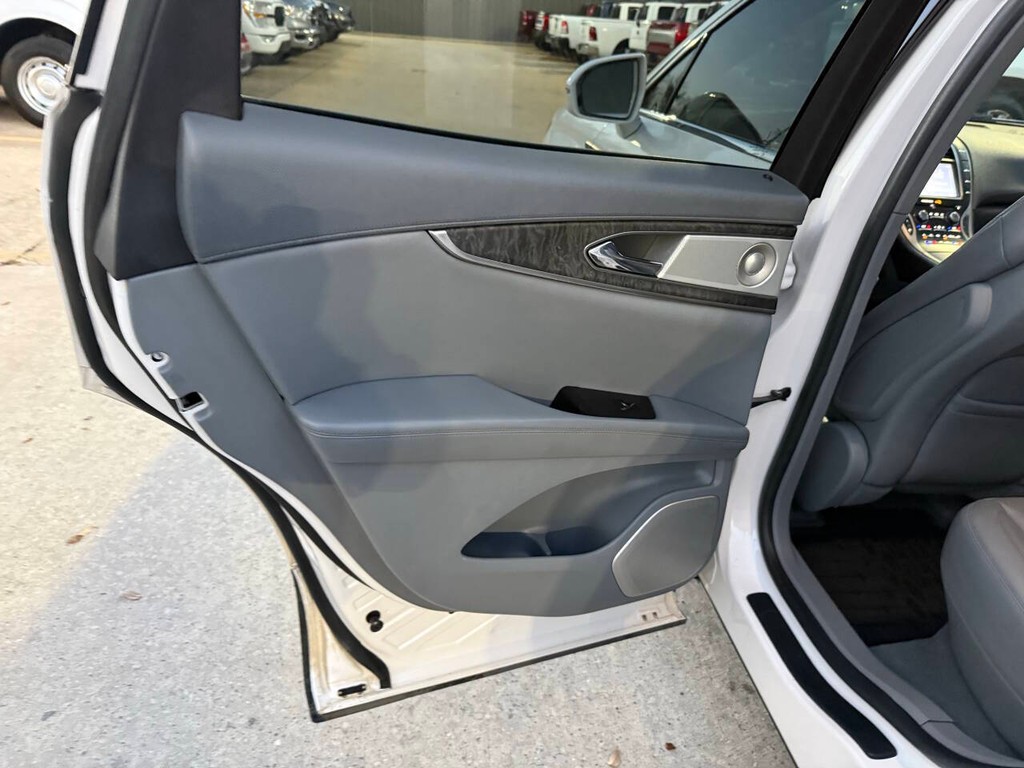 Lincoln Nautilus Vehicle Full-screen Gallery Image 14