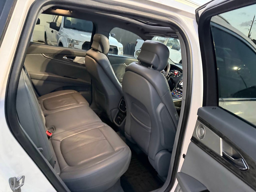 Lincoln Nautilus Vehicle Full-screen Gallery Image 15