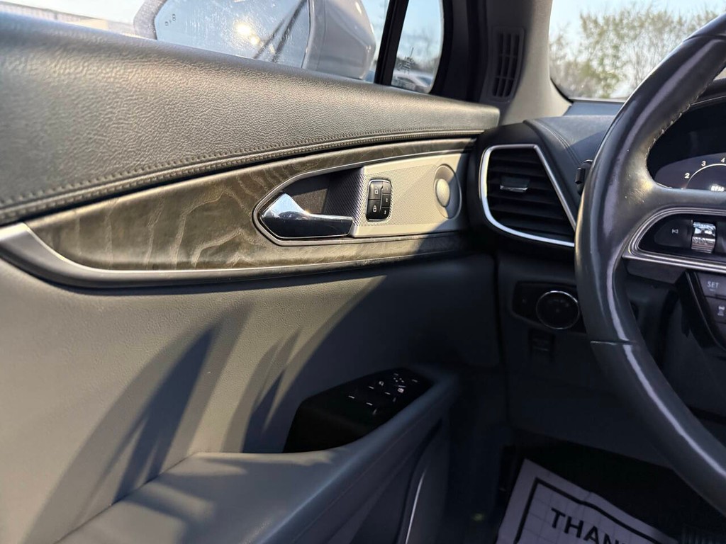 Lincoln Nautilus Vehicle Full-screen Gallery Image 29