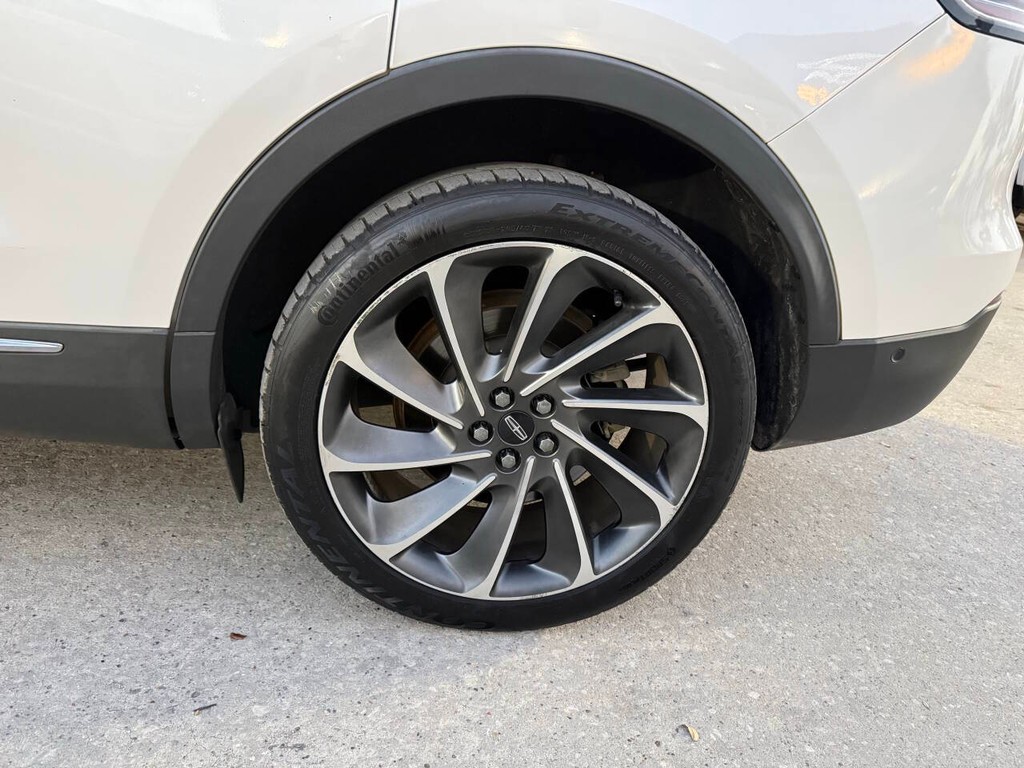 Lincoln Nautilus Vehicle Full-screen Gallery Image 36