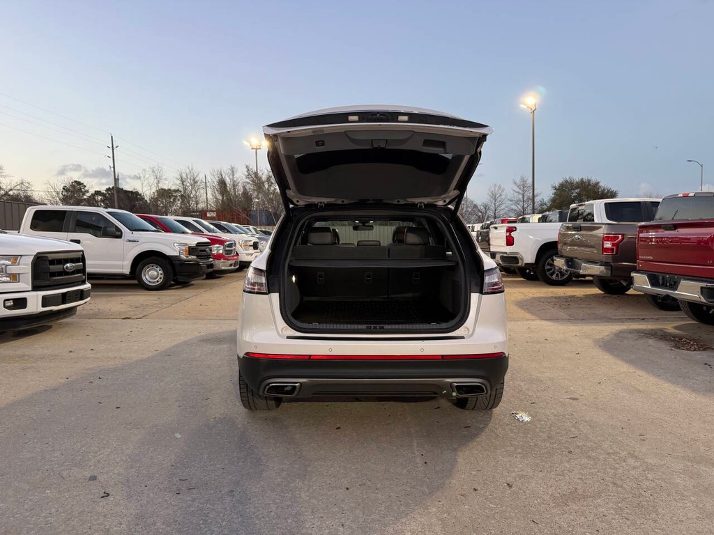Lincoln Nautilus Vehicle Full-screen Gallery Image 37