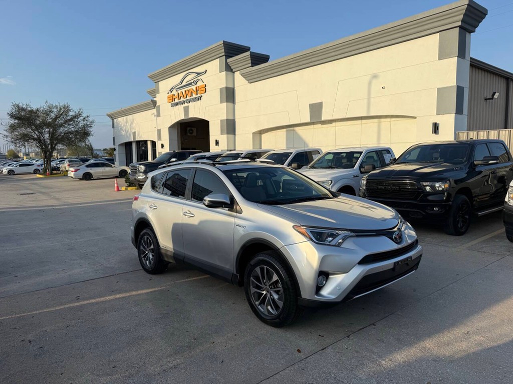 Toyota RAV4 Hybrid Vehicle Full-screen Gallery Image 02