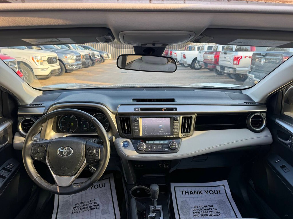 Toyota RAV4 Hybrid Vehicle Full-screen Gallery Image 17