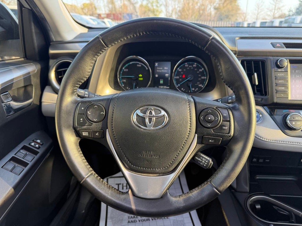 Toyota RAV4 Hybrid Vehicle Full-screen Gallery Image 22