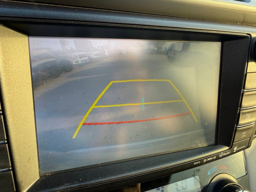 Toyota RAV4 Hybrid Vehicle Full-screen Gallery Image 26