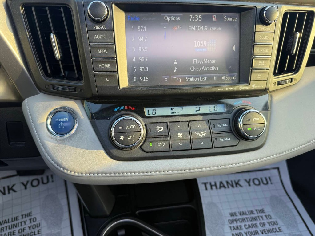 Toyota RAV4 Hybrid Vehicle Full-screen Gallery Image 27