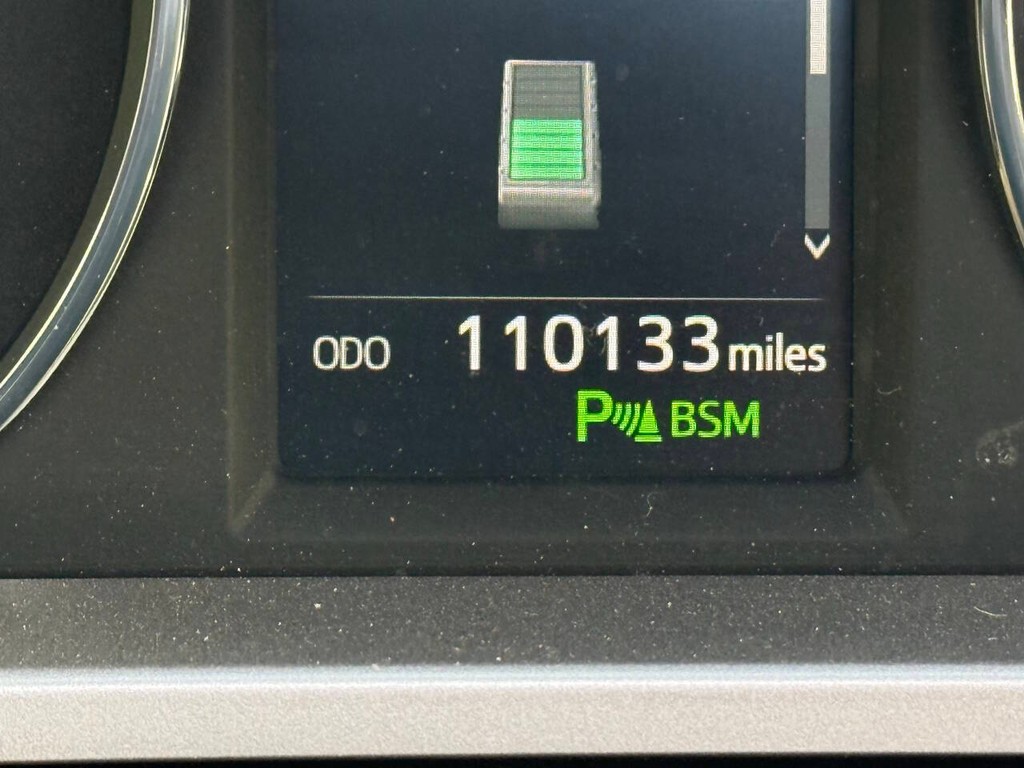 Toyota RAV4 Hybrid Vehicle Full-screen Gallery Image 33