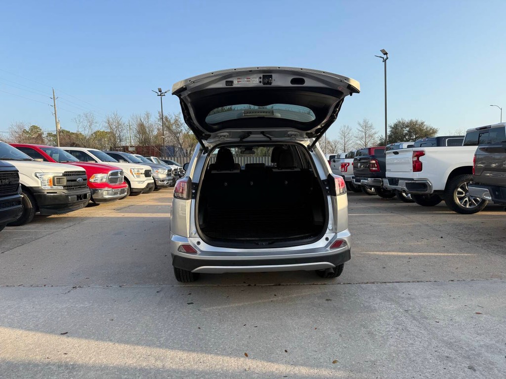 Toyota RAV4 Hybrid Vehicle Full-screen Gallery Image 37