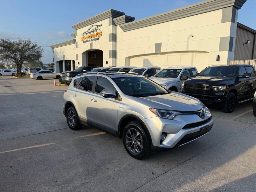 Toyota RAV4 Hybrid Vehicle Full-screen Gallery Image 44