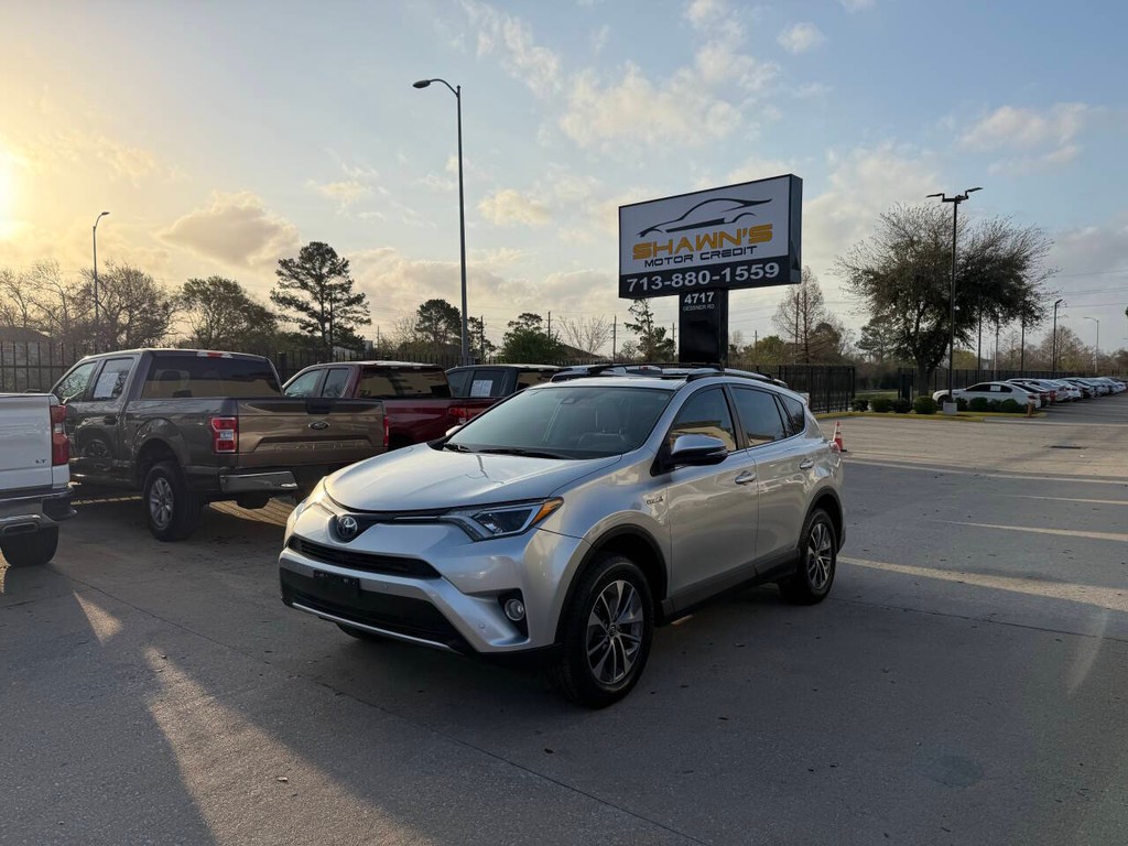 Toyota RAV4 Hybrid Vehicle Full-screen Gallery Image 45