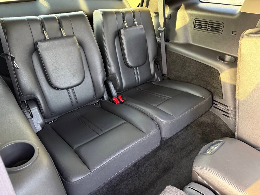 Lincoln MKT Vehicle Full-screen Gallery Image 17