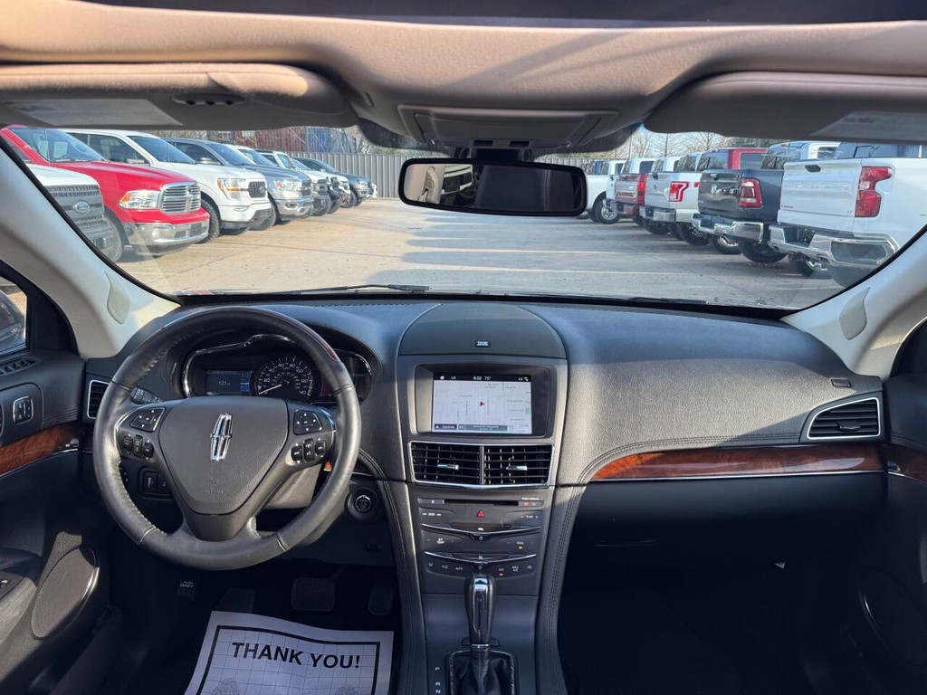 Lincoln MKT Vehicle Full-screen Gallery Image 19