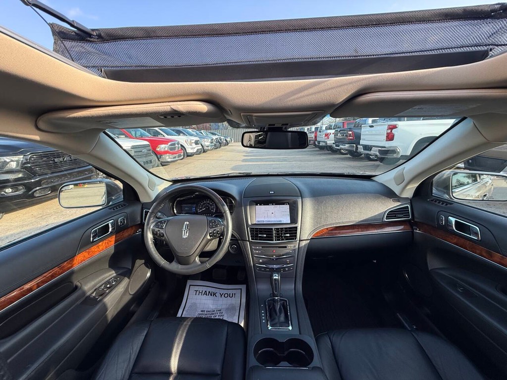 Lincoln MKT Vehicle Full-screen Gallery Image 20