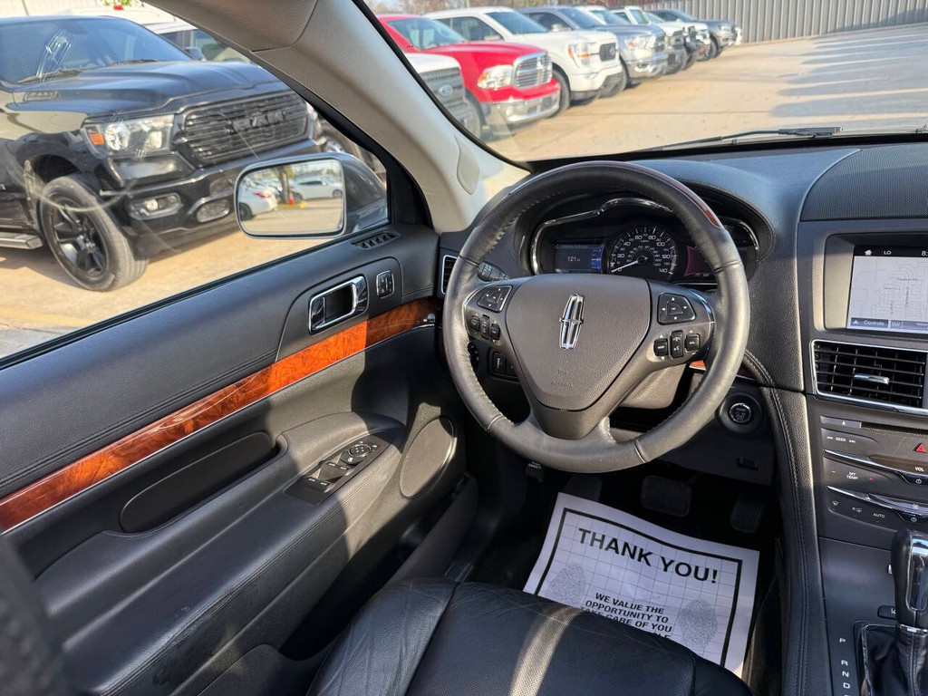 Lincoln MKT Vehicle Full-screen Gallery Image 21