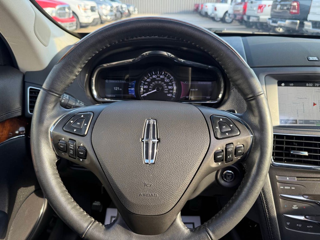 Lincoln MKT Vehicle Full-screen Gallery Image 25