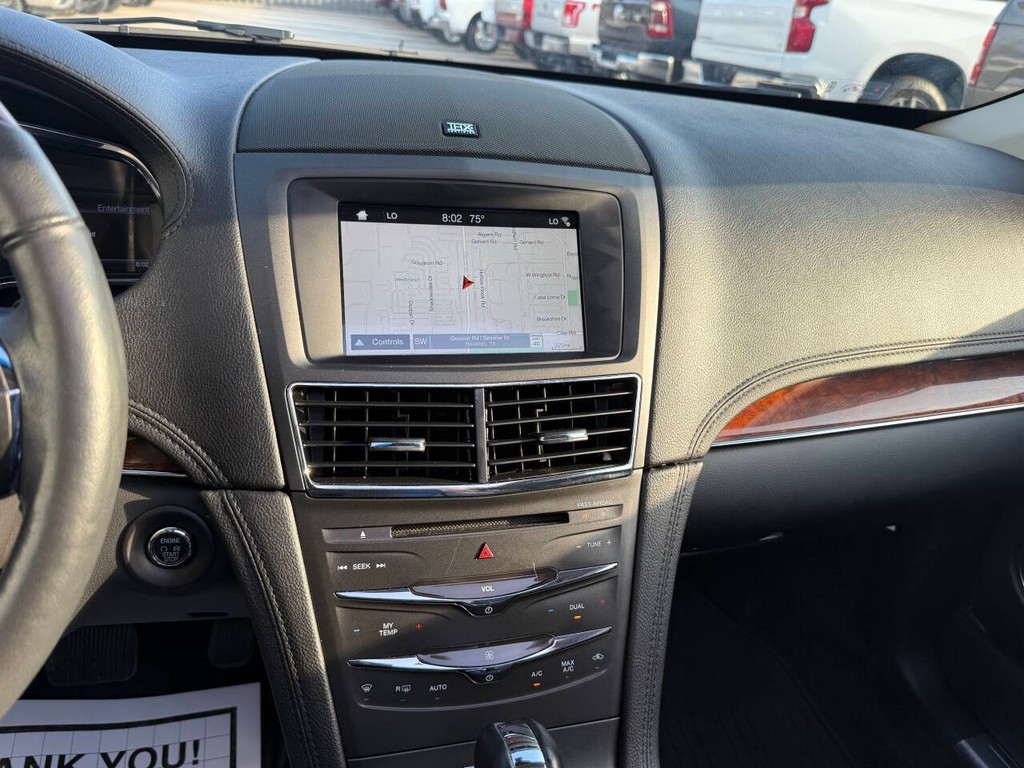 Lincoln MKT Vehicle Full-screen Gallery Image 26