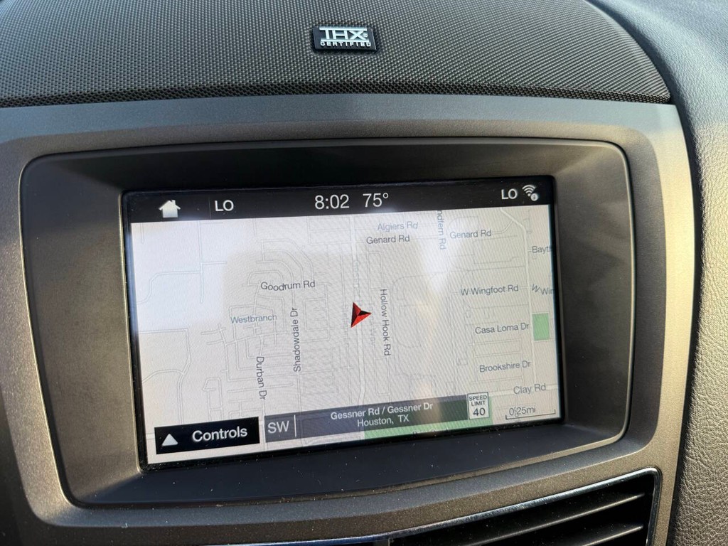 Lincoln MKT Vehicle Full-screen Gallery Image 28