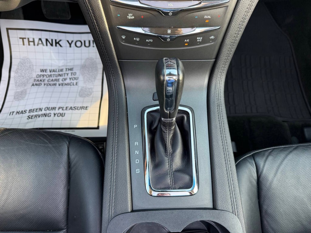 Lincoln MKT Vehicle Full-screen Gallery Image 31