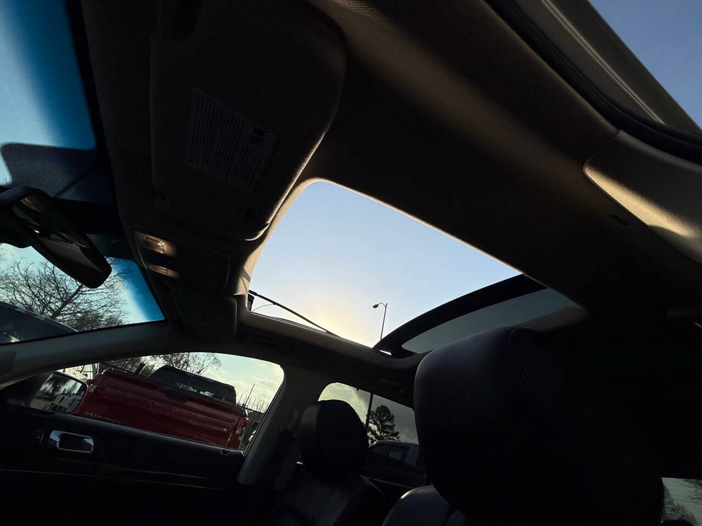 Lincoln MKT Vehicle Full-screen Gallery Image 33