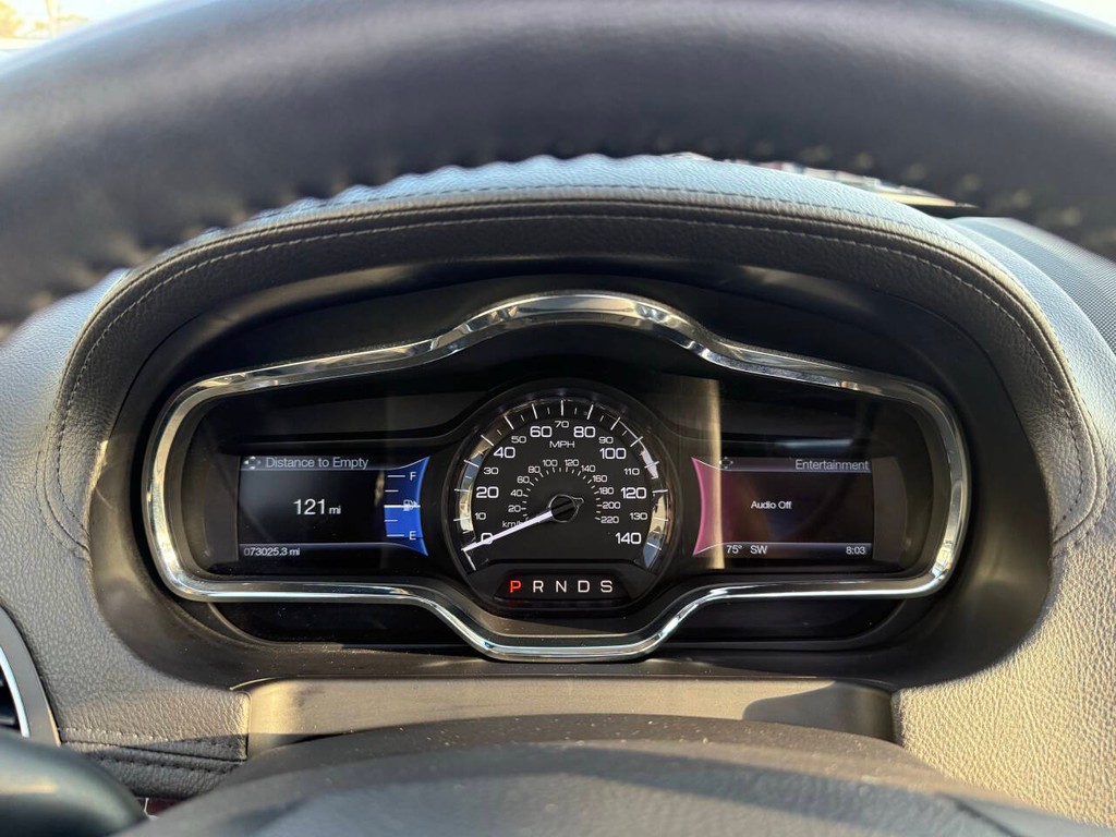 Lincoln MKT Vehicle Full-screen Gallery Image 35