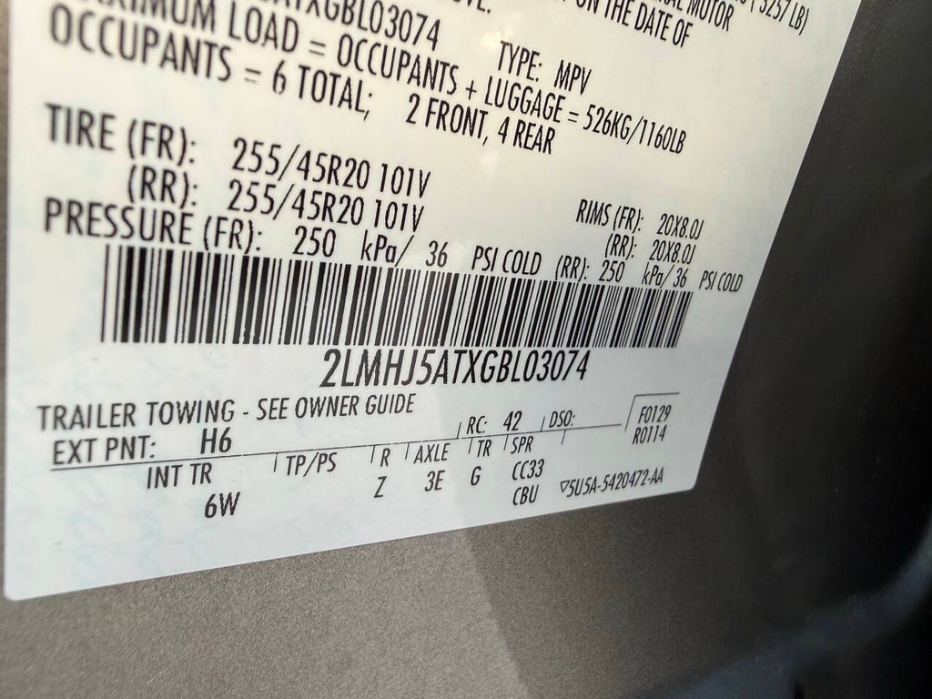 Lincoln MKT Vehicle Full-screen Gallery Image 37