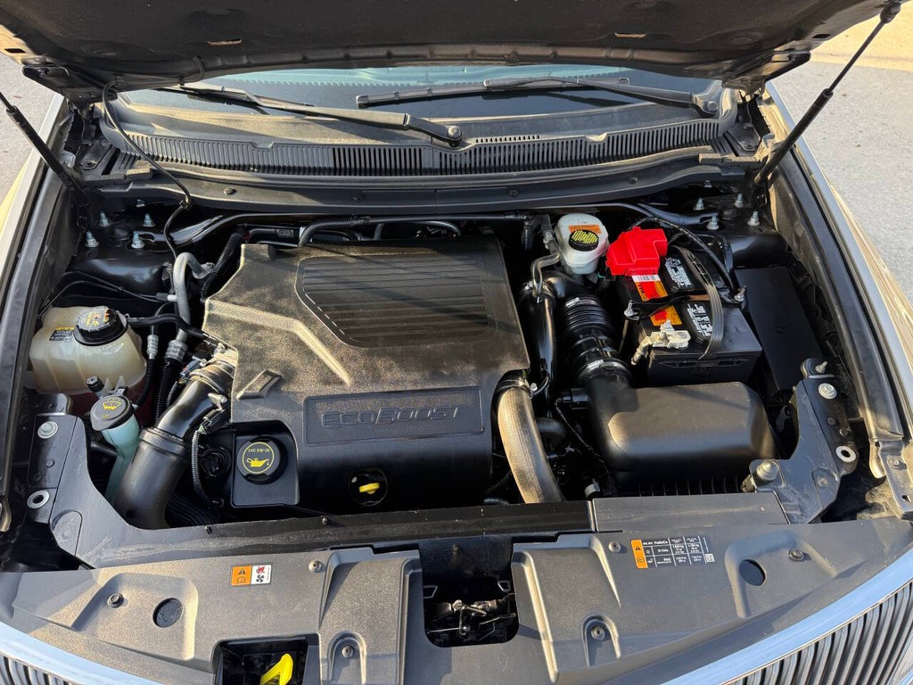 Lincoln MKT Vehicle Full-screen Gallery Image 38